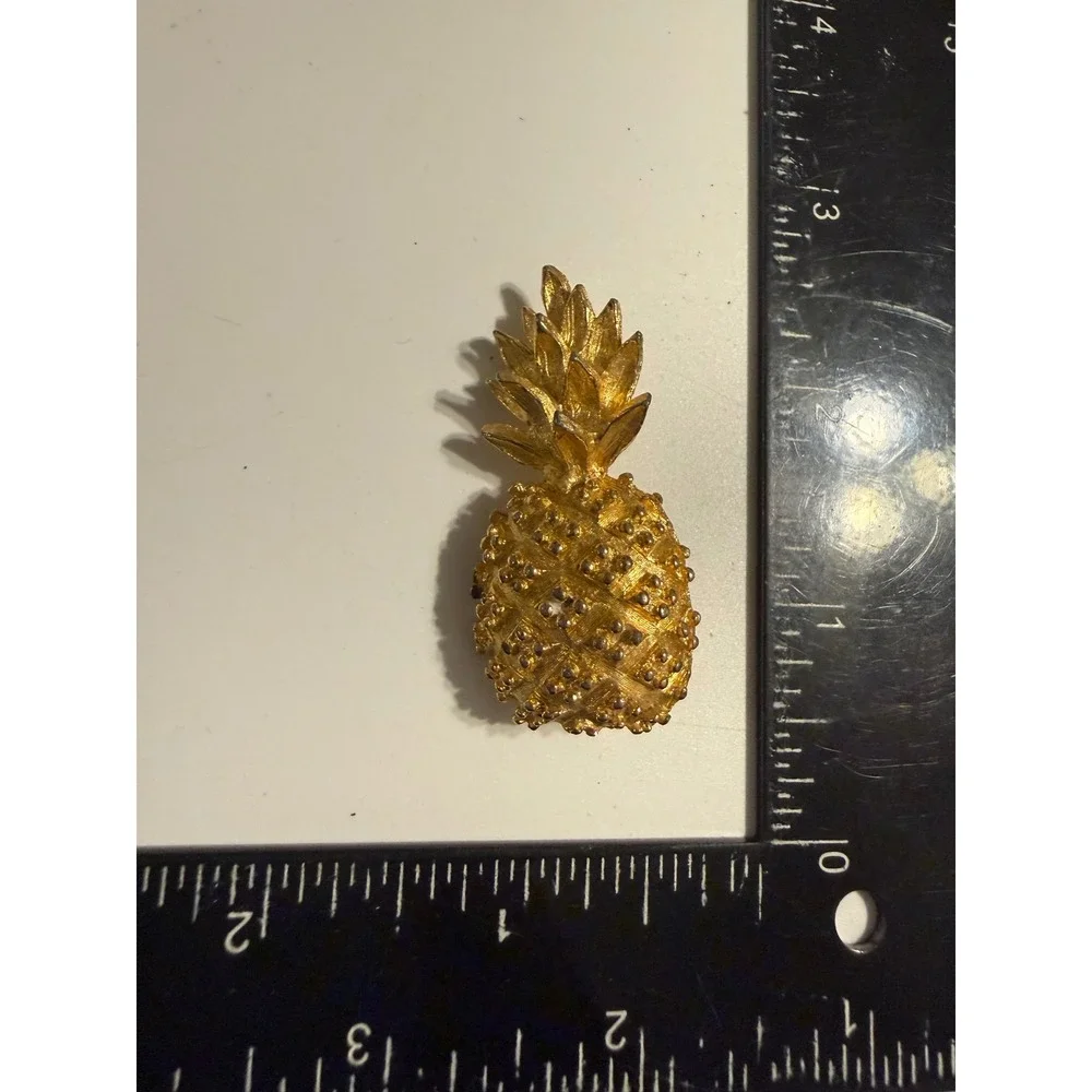 Vintage Gold Tone Pineapple Brooch Textured Tropical Fruit Pin Accessory